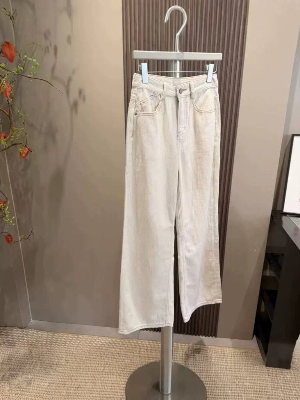 Clean fit white jeans